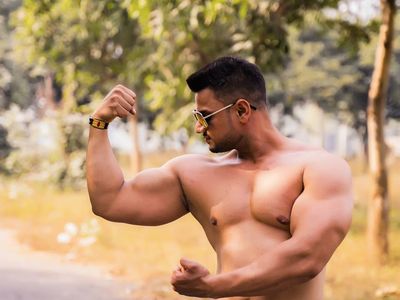 Close up of a muscular man doing bicep curls